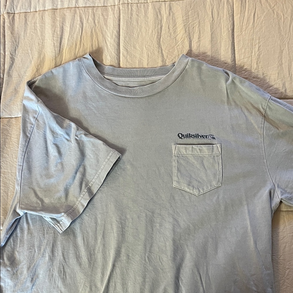 Quiksilver grey/blueish boxy tee with pocket and design front and back.